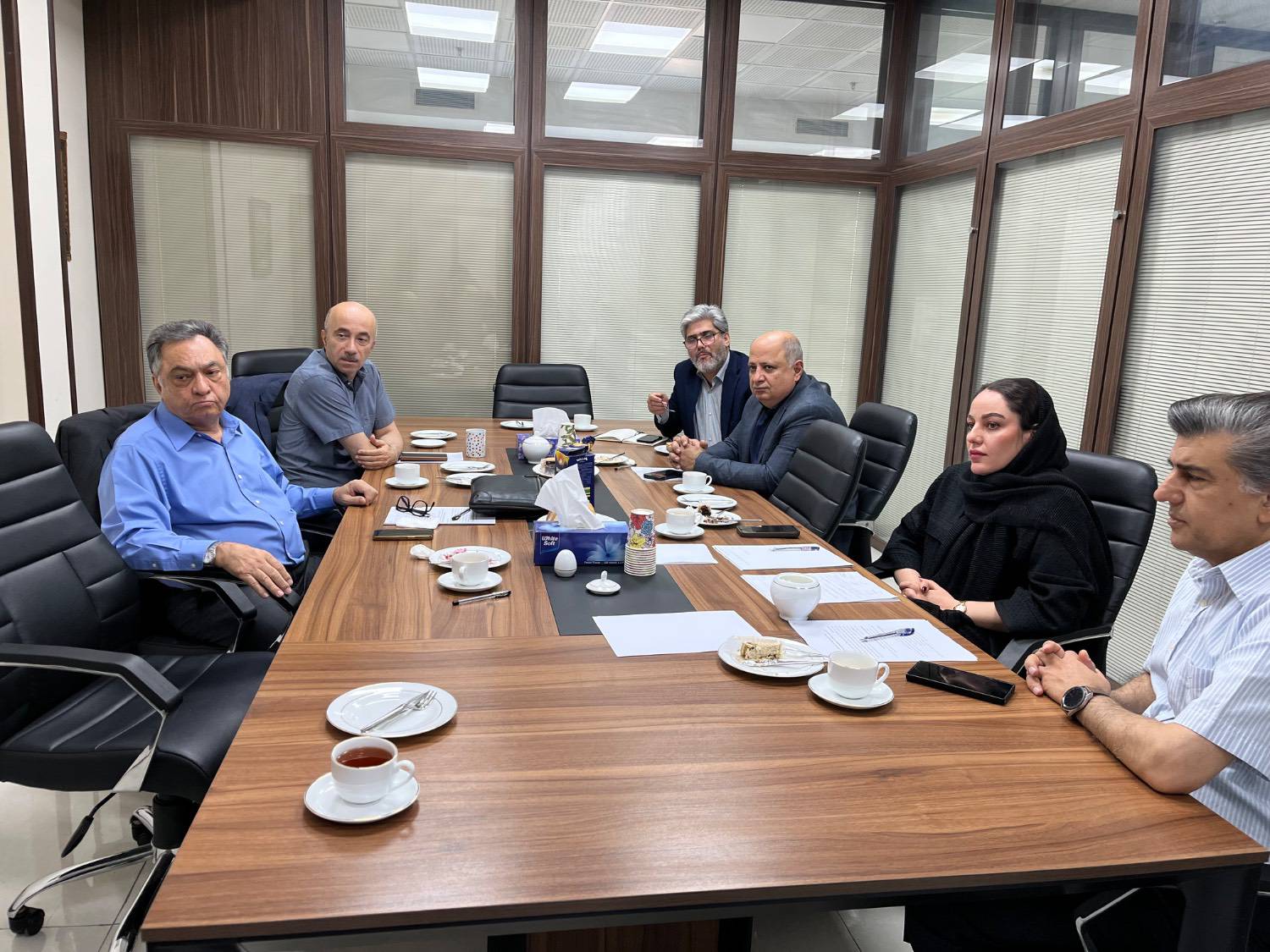 برگزاری جلسه کمیته روابط عمومی انجمن سازندگان مولد برق الکترونیکی ایران با هیئت‌مدیره